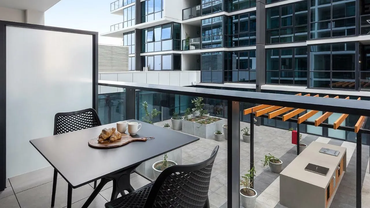 Avani Adelaide Residences 4*,